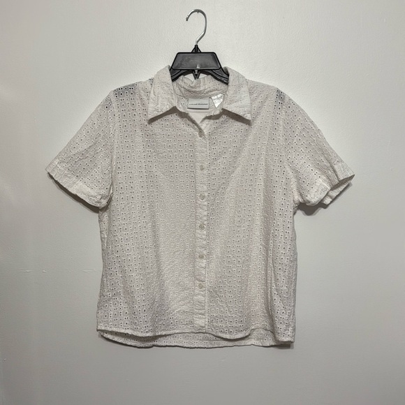 Alfred Dunner Sweaters - Alfred Dunner White Floral Eyelet Button Top size 16